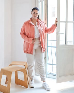 Chaqueta de nailon #414 | Burda Curvy 02/23 | Patrón de costura PDF