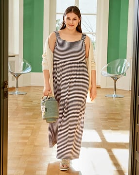 Vestido en jersey #122 | Burda Style 05/21 | Patrón de costura PDF