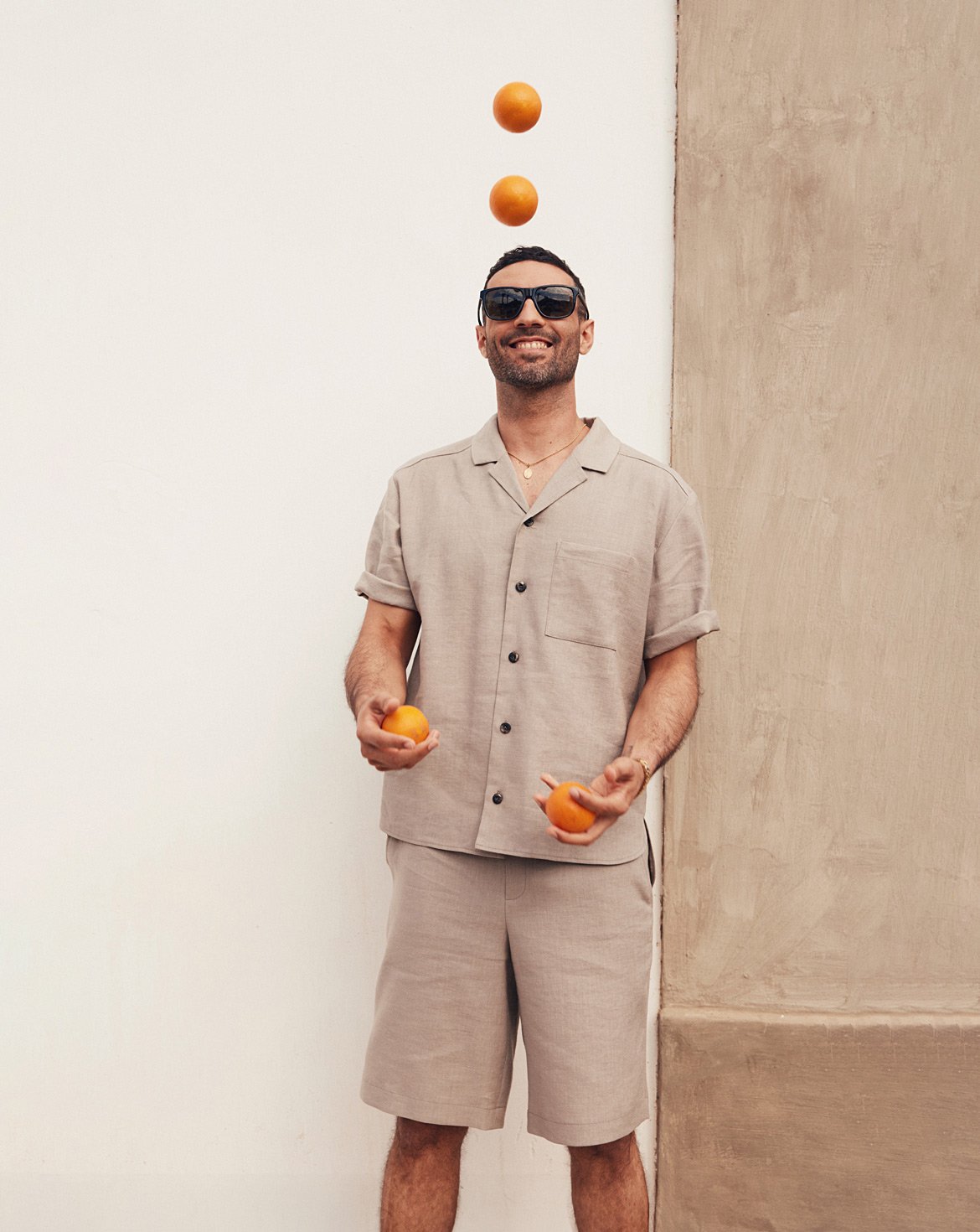 Linen Bermuda Shorts: Clean Lines and Absolute Comfort Linen Bermuda Shorts: Clean Lines and Absolute Comfort